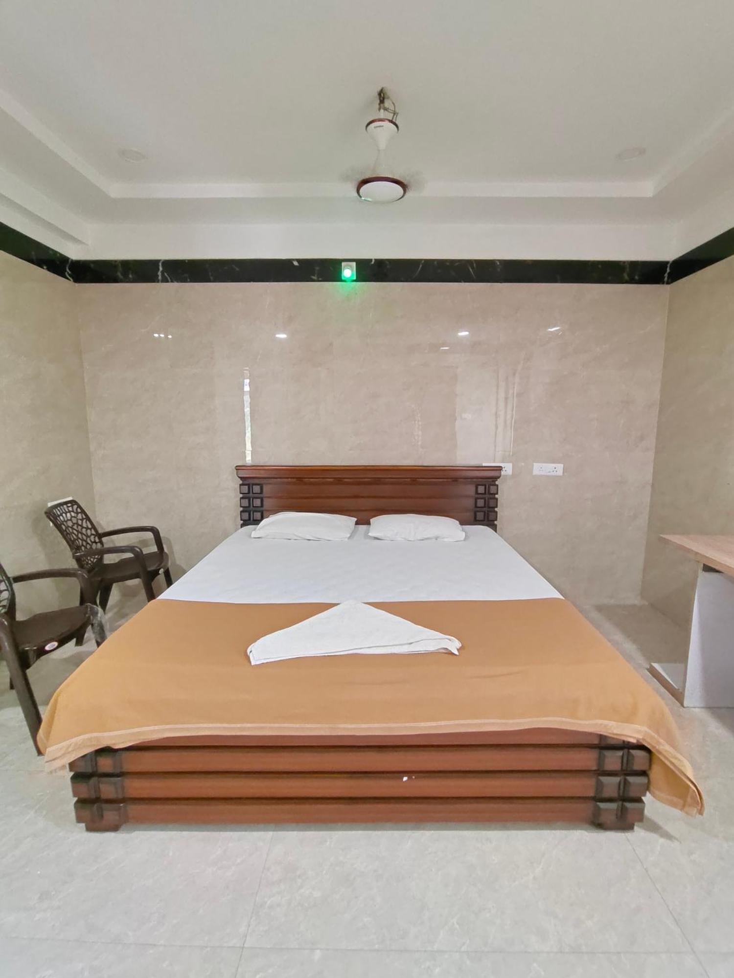 Rk Garuda Guest In Hotell Nellore Exteriör bild